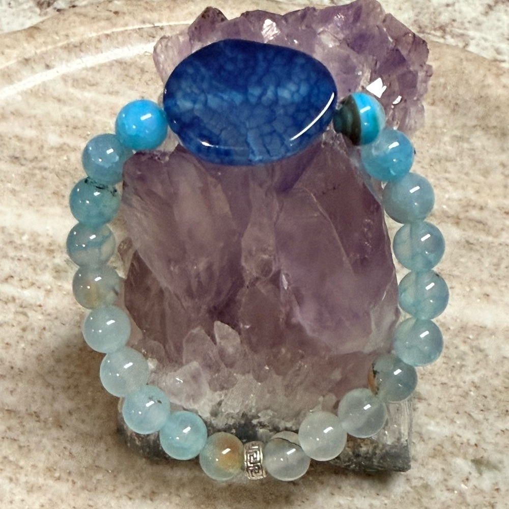Blue Crackle Agate Beaded Stretch Bracelet With Silver Accent.